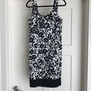 Eye catching summer dress.